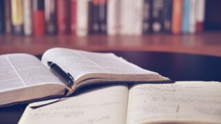 いま家庭の会話のネタ本、書いてます